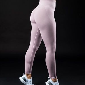 Alphalete Amplify Leggings in Viola